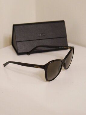 GIVENCHY SUNGLASSES IN BROWN TORTOISE